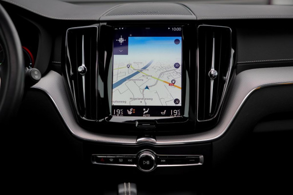 Volvo XC60 2.0 T8 Twin Engine AWD Polestar Engineered 405PK / Pano / NL Auto / Dealeronderhoud / Incl BTW / IntelliSafe