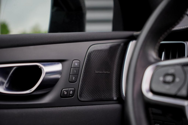 Volvo XC60 2.0 T8 Twin Engine AWD Polestar Engineered 405PK / Pano / NL Auto / Dealeronderhoud / Incl BTW / IntelliSafe