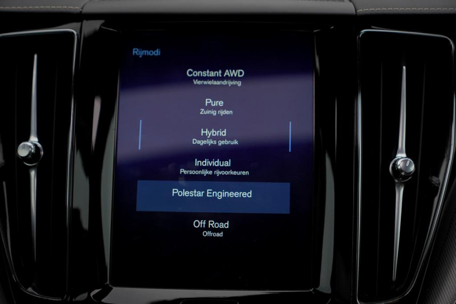 Volvo XC60 2.0 T8 Twin Engine AWD Polestar Engineered 405PK / Pano / NL Auto / Dealeronderhoud / Incl BTW / IntelliSafe