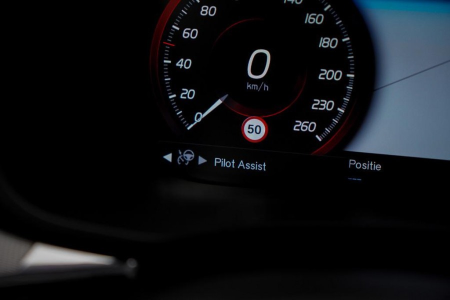 Volvo XC60 2.0 T8 Twin Engine AWD Polestar Engineered 405PK / Pano / NL Auto / Dealeronderhoud / Incl BTW / IntelliSafe