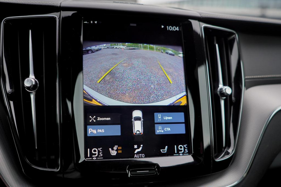 Volvo XC60 2.0 T8 Twin Engine AWD Polestar Engineered 405PK / Pano / NL Auto / Dealeronderhoud / Incl BTW / IntelliSafe
