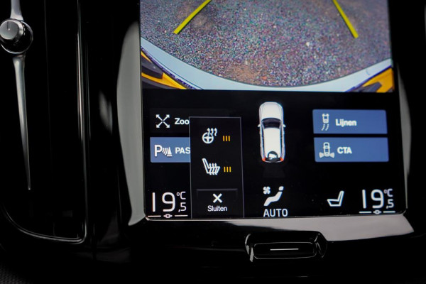 Volvo XC60 2.0 T8 Twin Engine AWD Polestar Engineered 405PK / Pano / NL Auto / Dealeronderhoud / Incl BTW / IntelliSafe