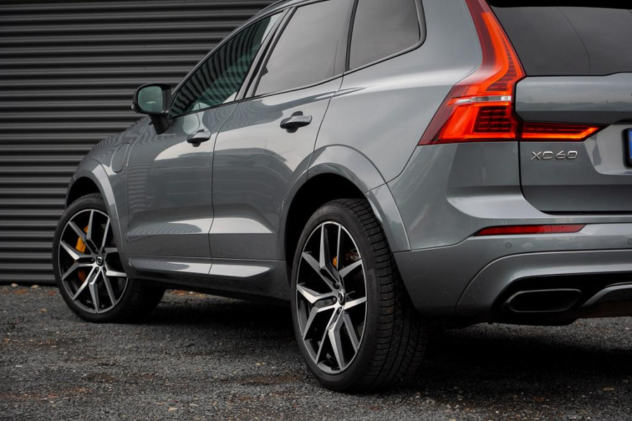 Volvo XC60 2.0 T8 Twin Engine AWD Polestar Engineered 405PK / Pano / NL Auto / Dealeronderhoud / Incl BTW / IntelliSafe