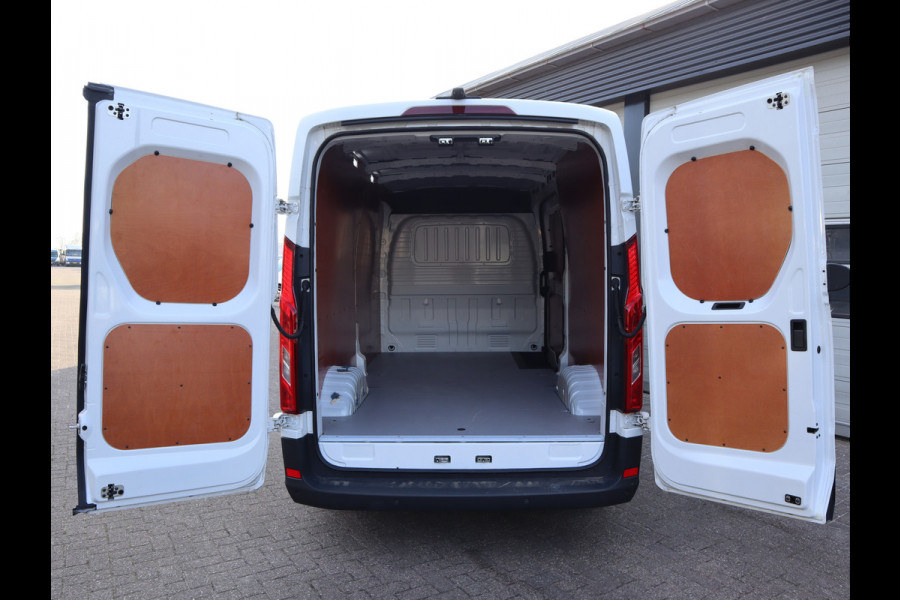 Maxus eDeliver 9 L3H2 89 kWh 204 pk - incl. Betimmering laadruimte + Sidebars + Trekhaak 1.500 kg Trekgewicht - 296 km WLPT - Camera