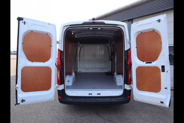 Maxus eDeliver 9 L3H2 89 kWh 204 pk - incl. Betimmering laadruimte + Sidebars + Trekhaak 1.500 kg Trekgewicht - 296 km WLPT - Camera