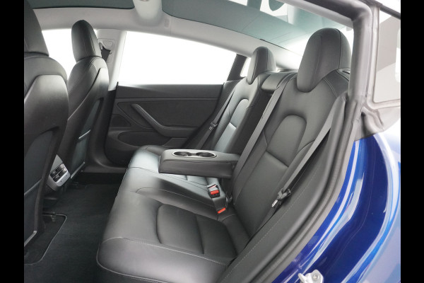 Tesla Model 3 Performance 513pk 3,4 sec 0-100 ! 20"lm FSD-computer 3 AutoPilot Carbon-Spoiler Premium-HiFi Pano.dak Camera Leer Adaptive-Cruis Navigatiesysteem full map LED-a+v Comfortstoel(en) ACC Dual-ECC DAB Voorverwarmen interieur via App Keyless via Telefoonsleutel One-Pedal-Drive 4wd Rode Remklauwen Carbon-Spoiler Premium Audio Veel grip door 4WD vierwielaandrijving.  Origineel Nederlandse auto ! nieuwprijs euro 65.680 euro Accu garantie 23-12-2027
