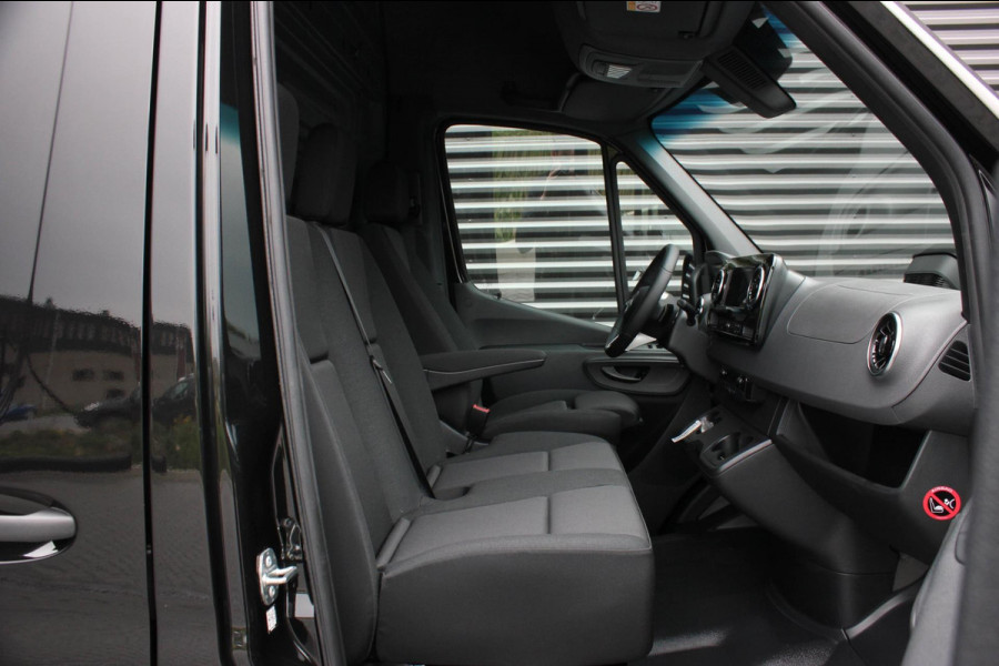 Mercedes-Benz Sprinter 319CDI L2H2 RWD 190PK FULL BLACK JB- EDITION / 3500KG / NEW / DIRECT RIJDEN / NAVIGATIE / PDC / FULL / LED