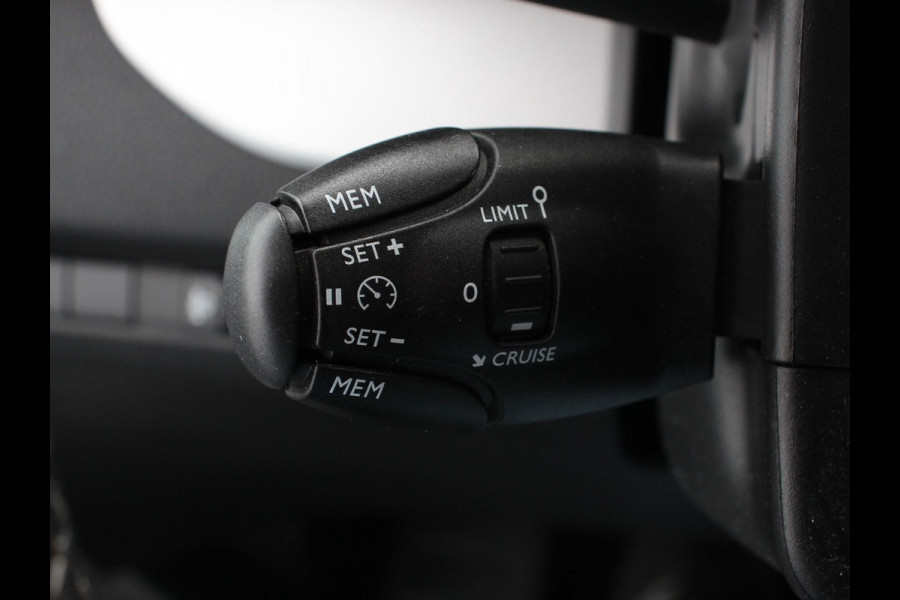 Opel Vivaro 145pk L3H1 Dubbele Cabine Sport Edition Navigatie Climate Control Trekhaak Trekhaak Parkeer sensoren Lichtmetalen Velgen