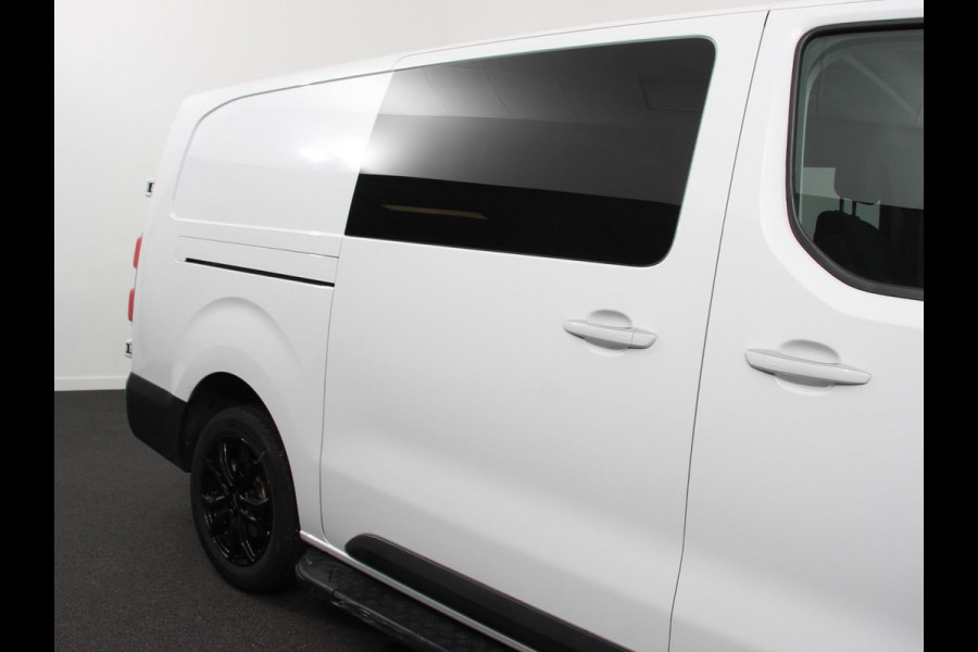 Opel Vivaro 145pk L3H1 Dubbele Cabine Sport Edition Navigatie Climate Control Trekhaak Trekhaak Parkeer sensoren Lichtmetalen Velgen
