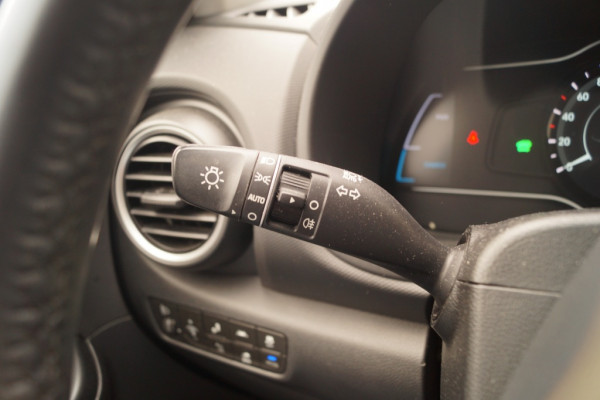 Hyundai Kona EV Fashion 64kWh -NAVI-ECC-
