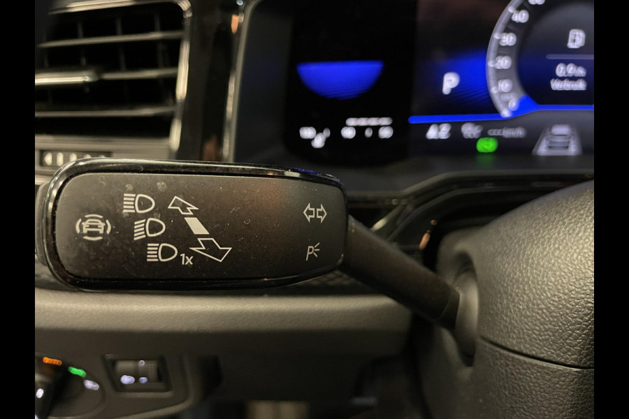 Volkswagen Polo 1.0 TSI DSG Life Navigatie Apple Carplay/Android Auto Camera Parkeersensoren Adaptive Cruise Control Stoelverwarming Virtual Cockpit Climate Control