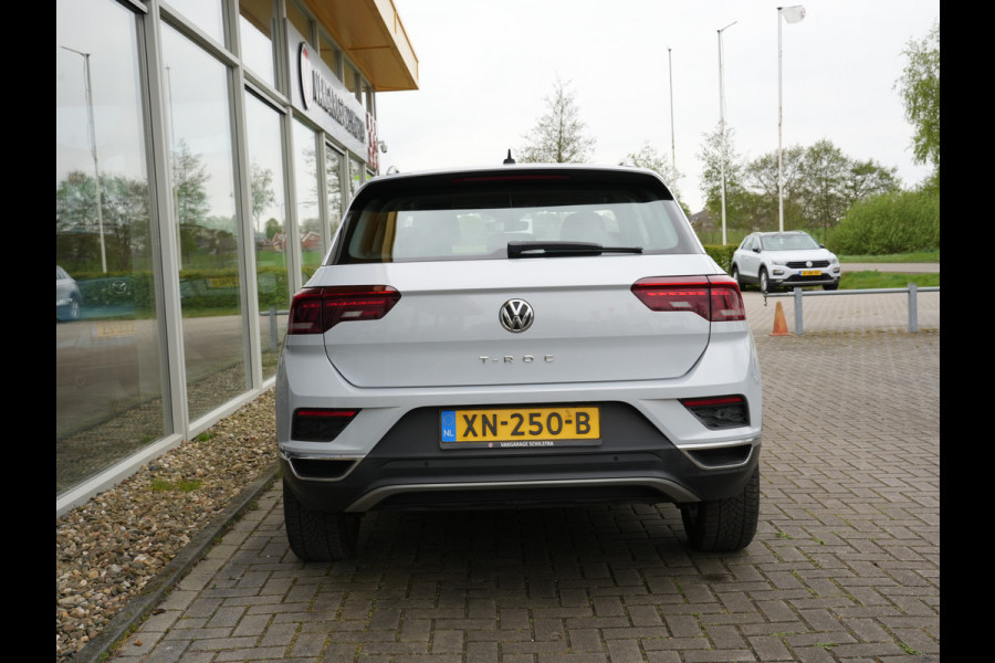 Volkswagen T-Roc 1.5 TSI Sport | Navigatie | Virtual | DAB | Climate Control | Led