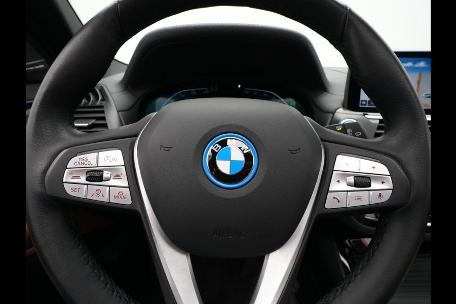 BMW iX3 High Executive 80 kWh 285pk Panorama Navigatie Trekhaak Stoelverwarming 115