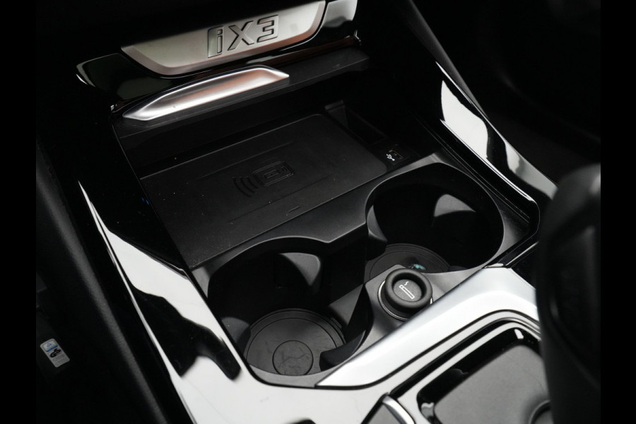 BMW iX3 High Executive 80 kWh 285pk Panorama Navigatie Trekhaak Stoelverwarming 115