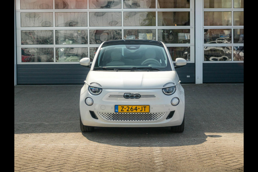 Fiat 500E La Prima 42 kWh | Clima | Cruise | Leder | 17" | Priv Glass | Winter Pack | JBL Sound | BSM | Apple Carplay
