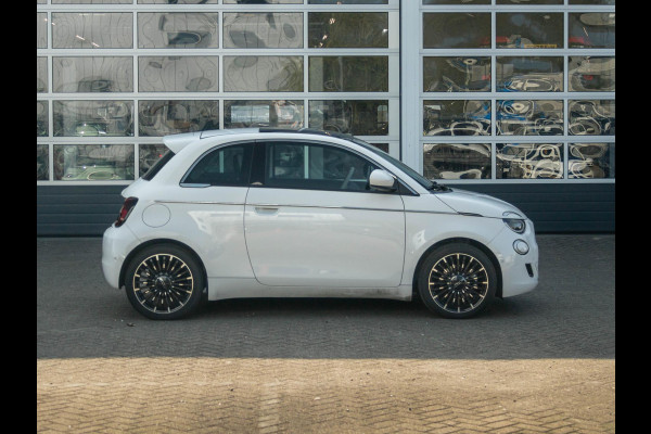 Fiat 500E La Prima 42 kWh | Clima | Cruise | Leder | 17" | Priv Glass | Winter Pack | JBL Sound | BSM | Apple Carplay