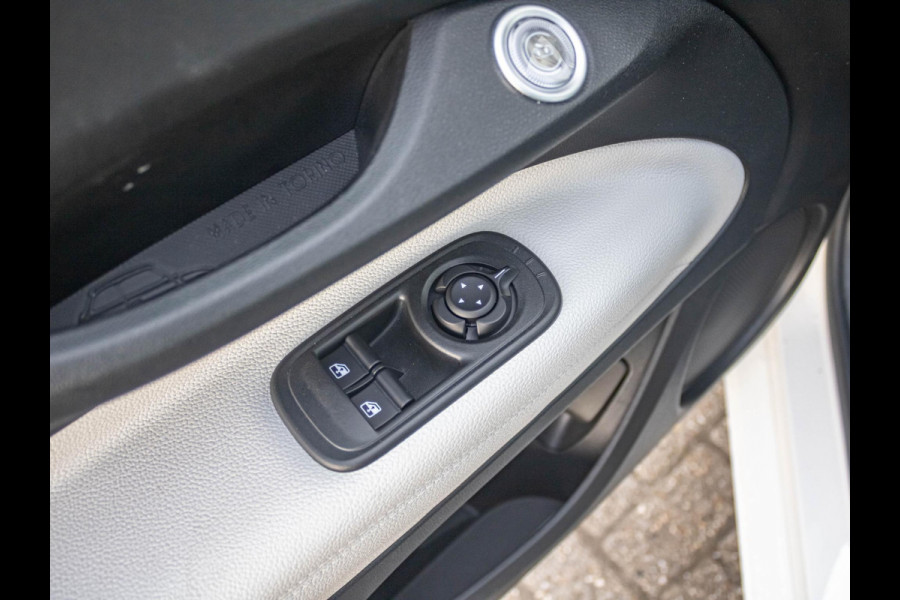 Fiat 500E La Prima 42 kWh | Clima | Cruise | Leder | 17" | Priv Glass | Winter Pack | JBL Sound | BSM | Apple Carplay