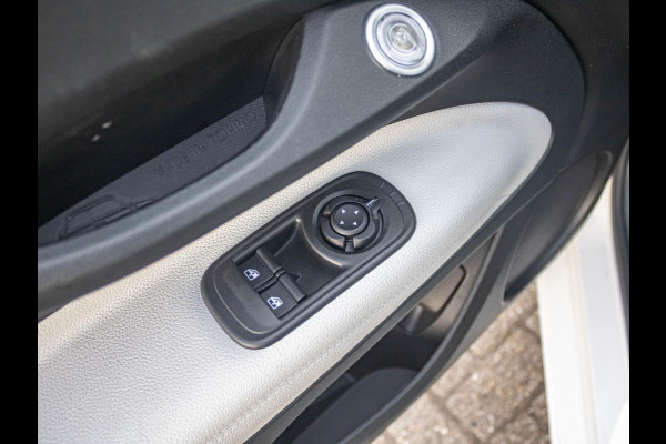 Fiat 500E La Prima 42 kWh | Clima | Cruise | Leder | 17" | Priv Glass | Winter Pack | JBL Sound | BSM | Apple Carplay