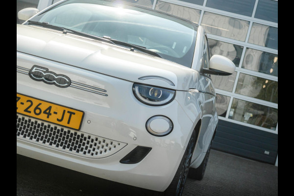 Fiat 500E La Prima 42 kWh | Clima | Cruise | Leder | 17" | Priv Glass | Winter Pack | JBL Sound | BSM | Apple Carplay