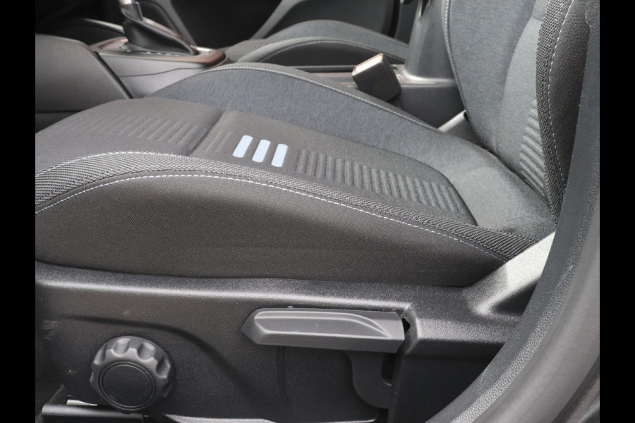 Ford Focus 1.0 EcoBoost 155pk Automaat Active X Ford Focus 1.0 EcoBoost 155pk Hybrid Automaat Active X Navigatie Climate Control Camera Parkeer sensoren B&O Dab Lichtmetalen velgen