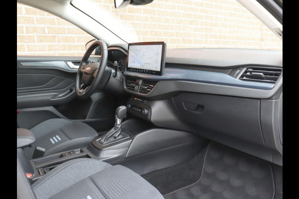 Ford Focus 1.0 EcoBoost 155pk Automaat Active X Ford Focus 1.0 EcoBoost 155pk Hybrid Automaat Active X Navigatie Climate Control Camera Parkeer sensoren B&O Dab Lichtmetalen velgen