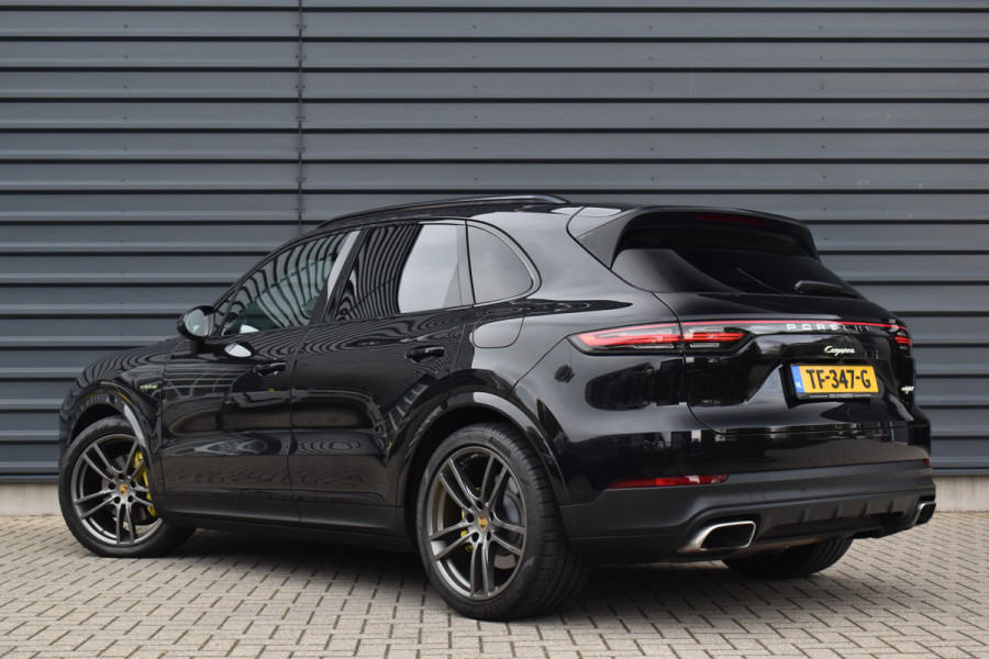 Porsche Cayenne 3.0 E-Hybrid 462pk | Panoramadak | Matrix PDLS+  | Sport Chrono | Trekhaak wegkl. | Bose | Luchtvering | Soft Close | Orig. NL |