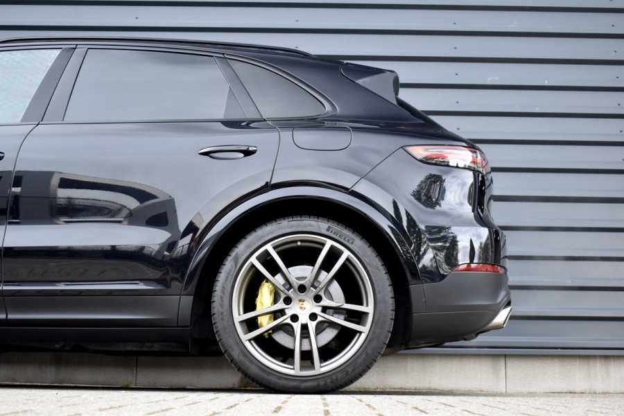 Porsche Cayenne 3.0 E-Hybrid 462pk | Panoramadak | Matrix PDLS+  | Sport Chrono | Trekhaak wegkl. | Bose | Luchtvering | Soft Close | Orig. NL |