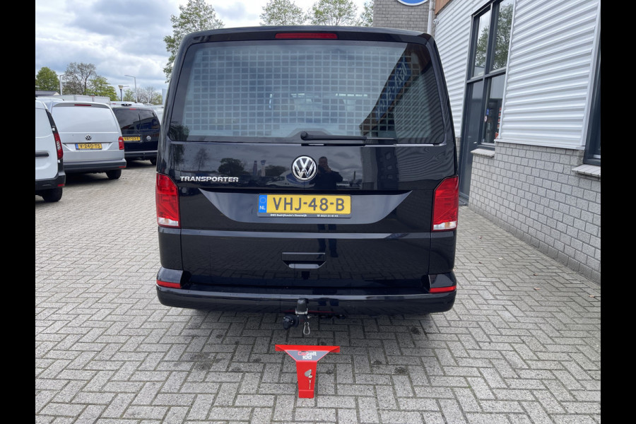 Volkswagen Transporter 2.0 TDI 150pk DSG automaat L1H1 28 / vaste prijs rijklaar € 22.950 ex btw / lease vanaf € 375 / euro 6 / bpm vrij / airco / cruise / navi / trekhaak / sidesteps / lichtmetalen velgen