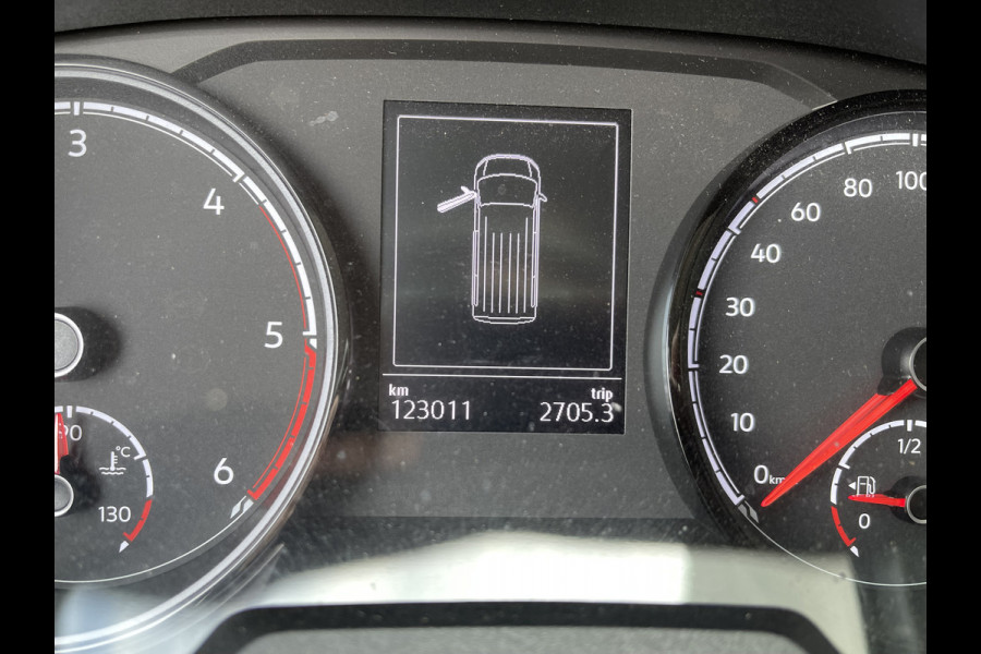 Volkswagen Transporter 2.0 TDI 150pk DSG automaat L1H1 28 / vaste prijs rijklaar € 22.950 ex btw / lease vanaf € 375 / euro 6 / bpm vrij / airco / cruise / navi / trekhaak / sidesteps / lichtmetalen velgen