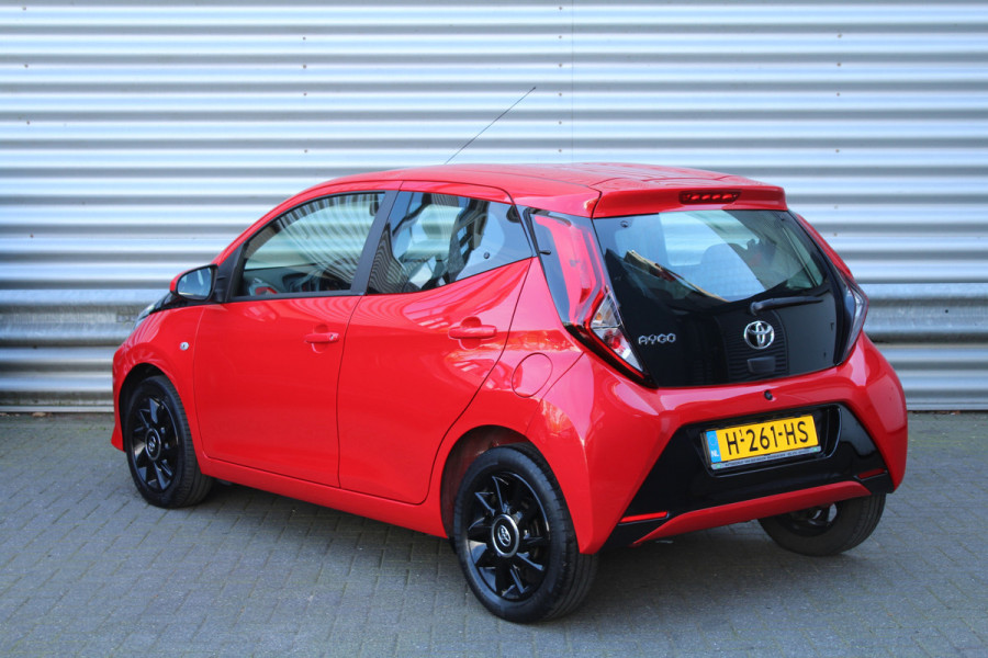 Toyota Aygo 1.0 VVT-i 73pk x-play NL-Auto NAP 10 jaar Garantie Airco Camera Carplay 15"LMV CPV El. Ramen 1e eigenaar