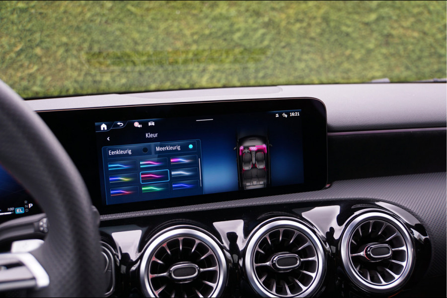 Mercedes-Benz A-Klasse A 250 e AMG Line Night Facelift | Pano Carplay Distronic Sfeer