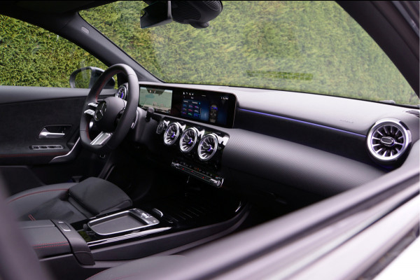 Mercedes-Benz A-Klasse A 250 e AMG Line Night Facelift | Pano Carplay Distronic Sfeer