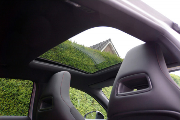 Mercedes-Benz A-Klasse A 250 e AMG Line Night Facelift | Pano Carplay Distronic Sfeer