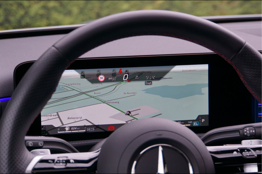 Mercedes-Benz A-Klasse A 250 e AMG Line Night Facelift | Pano Carplay Distronic Sfeer