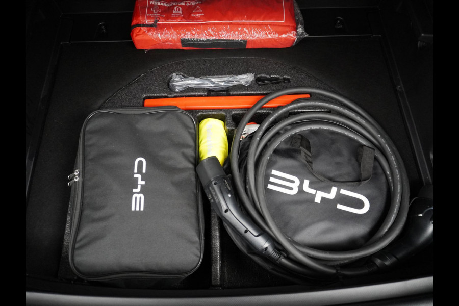 BYD ATTO 3 Design RIJKLAAR INCL. FABR. GARANTIE T/M 2028 | AANDRIJFLIJN EN ACCU ZELFS T/M 2030