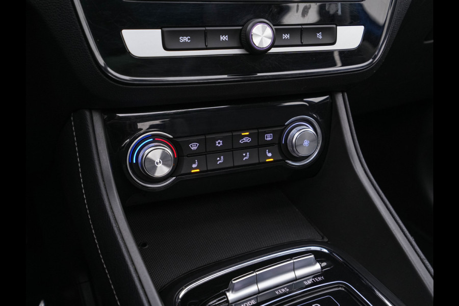 MG ZS EV Luxury 45 kWh (INCL-BTW) *PANO | FULL-LEATHER | CCS-FASTLOADER | KEYLESS | NAVI-FULLMAP | ADAPTIVE-CRUISE | CAMERA | HEATED-SEATS | CARPLAY | LANE-ASSIST | SPORT-SEATS | 17"ALU*