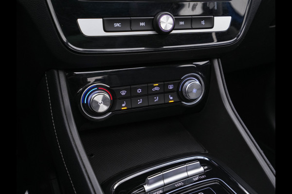 MG ZS EV Luxury 45 kWh (INCL-BTW) *PANO | FULL-LEATHER | CCS-FASTLOADER | KEYLESS | NAVI-FULLMAP | ADAPTIVE-CRUISE | CAMERA | HEATED-SEATS | CARPLAY | LANE-ASSIST | SPORT-SEATS | 17"ALU*