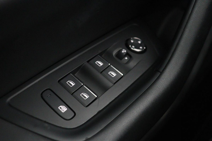 Peugeot 508 1.5 BleuHDI Allure | Stoelverwarming | Focal Sound | Adaptive cruise | Camera | Carplay | Full LED | Keyless | Navigatie | Half leder | Climate control