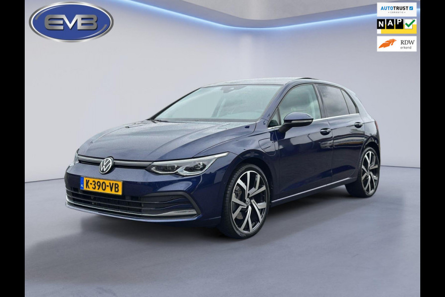 Volkswagen Golf 1.4 eHybrid STYLE, panoramadak, sportinterieur, trekhaak,19 inch, nl auto met nationale auto pas