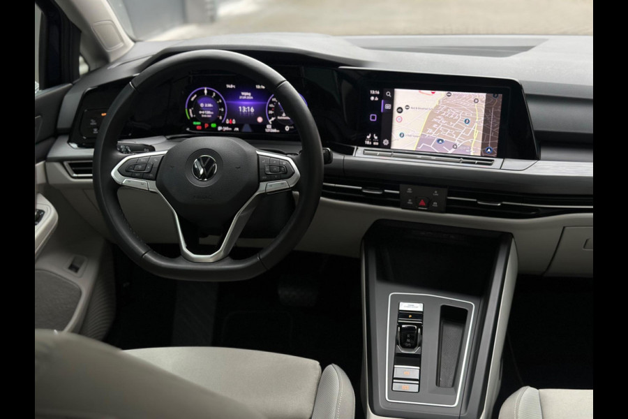 Volkswagen Golf 1.4 eHybrid STYLE, panoramadak, sportinterieur, trekhaak,19 inch, nl auto met nationale auto pas