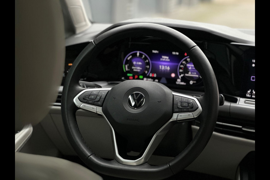 Volkswagen Golf 1.4 eHybrid STYLE, panoramadak, sportinterieur, trekhaak,19 inch, nl auto met nationale auto pas
