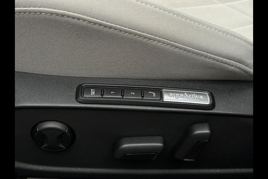 Volkswagen Golf 1.4 eHybrid STYLE, panoramadak, sportinterieur, trekhaak,19 inch, nl auto met nationale auto pas