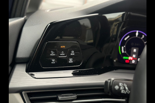 Volkswagen Golf 1.4 eHybrid STYLE, panoramadak, sportinterieur, trekhaak,19 inch, nl auto met nationale auto pas