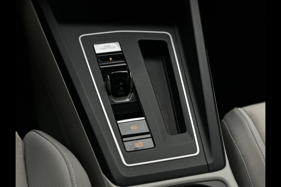 Volkswagen Golf 1.4 eHybrid STYLE, panoramadak, sportinterieur, trekhaak,19 inch, nl auto met nationale auto pas
