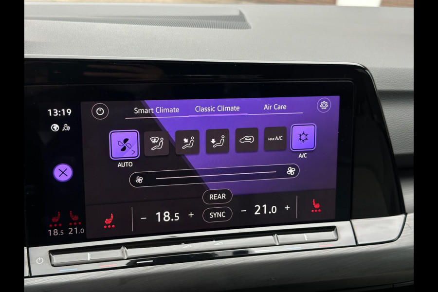 Volkswagen Golf 1.4 eHybrid STYLE, panoramadak, sportinterieur, trekhaak,19 inch, nl auto met nationale auto pas