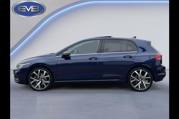 Volkswagen Golf 1.4 eHybrid STYLE, panoramadak, sportinterieur, trekhaak,19 inch, nl auto met nationale auto pas