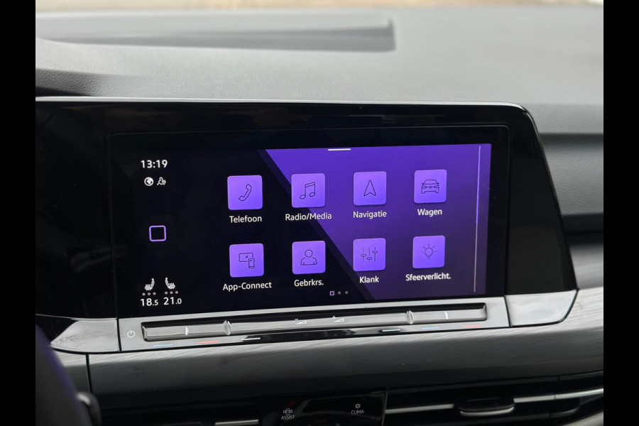 Volkswagen Golf 1.4 eHybrid STYLE, panoramadak, sportinterieur, trekhaak,19 inch, nl auto met nationale auto pas