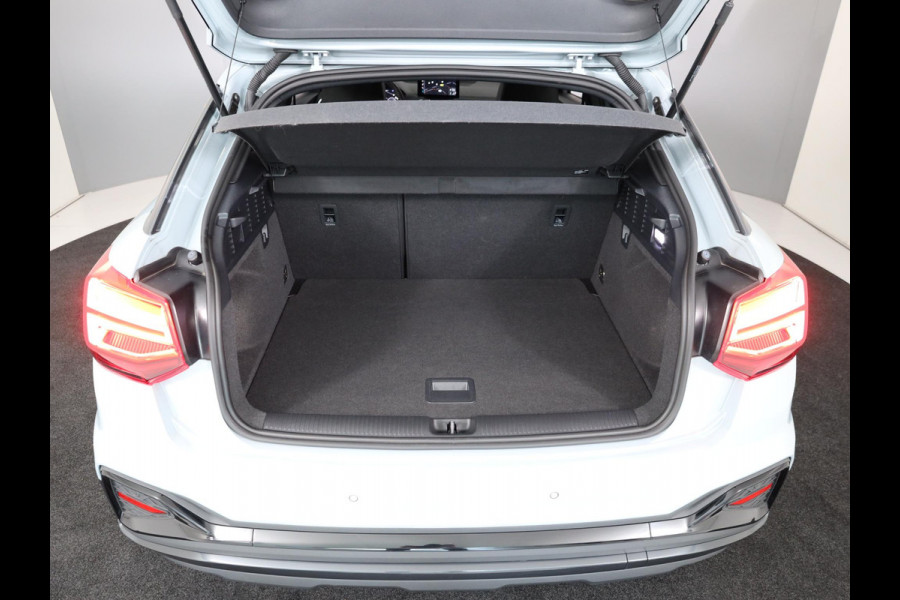 Audi Q2 35 TFSI S Edition Private lease vanaf €629,- pm | 150 pk S-tronic | Verlengde garantie | Navigatie | Parkeersensoren achter | Adaptieve cruise control | Matrix LED koplampen | S-line |