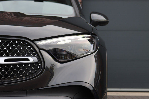 Mercedes-Benz GLC 300e 4MATIC AMG Line Aut9 | Achterasbesturing | Luchtvering | Panoramadak | HUD | Memory | Digital Light | Surround Camera | Keyless Go |