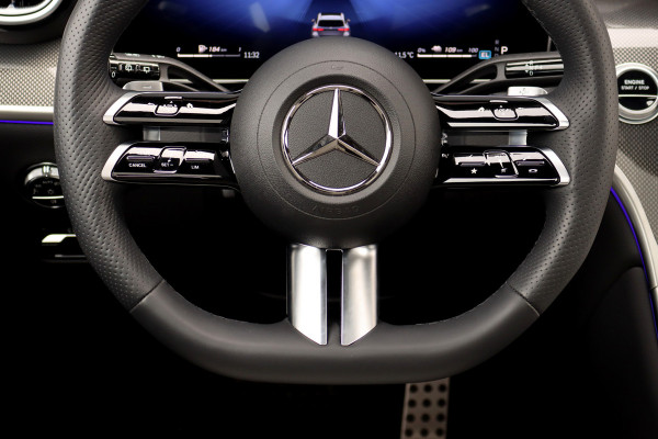 Mercedes-Benz GLC 300e 4MATIC AMG Line Aut9 | Achterasbesturing | Luchtvering | Panoramadak | HUD | Memory | Digital Light | Surround Camera | Keyless Go |